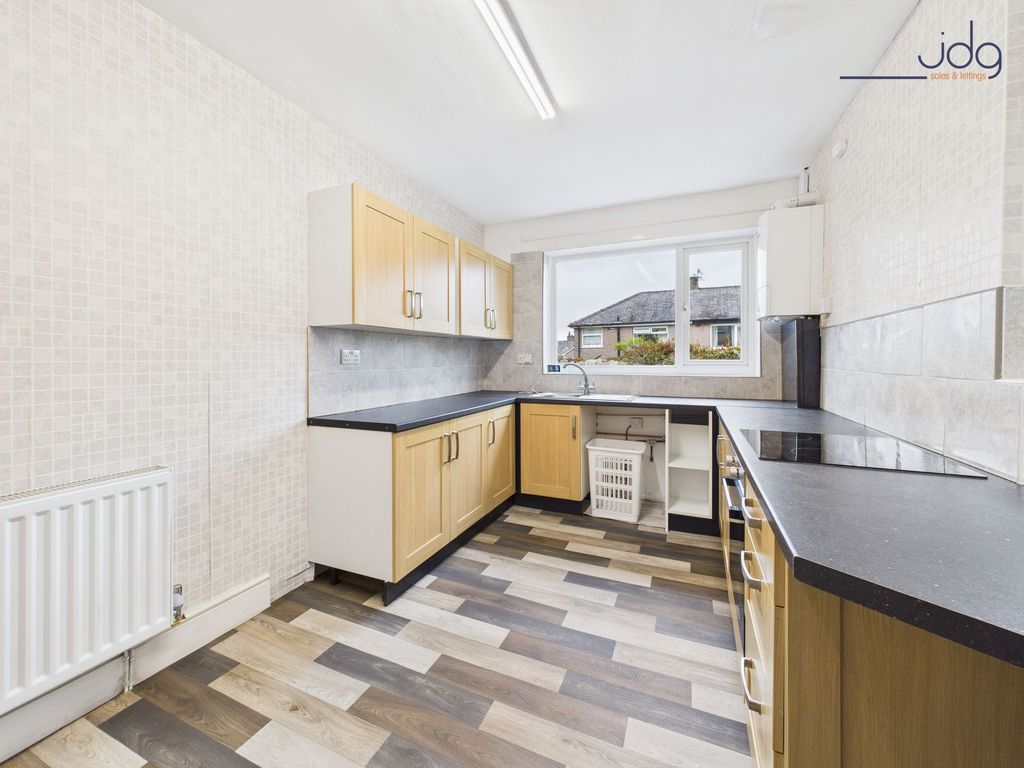 Property photo 3 of 11 Kitchen
