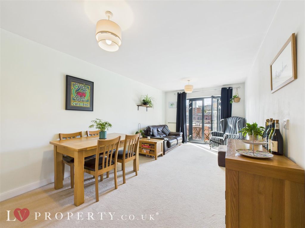 Property photo 2 of 29 Cam05016G0-Pr0106-St