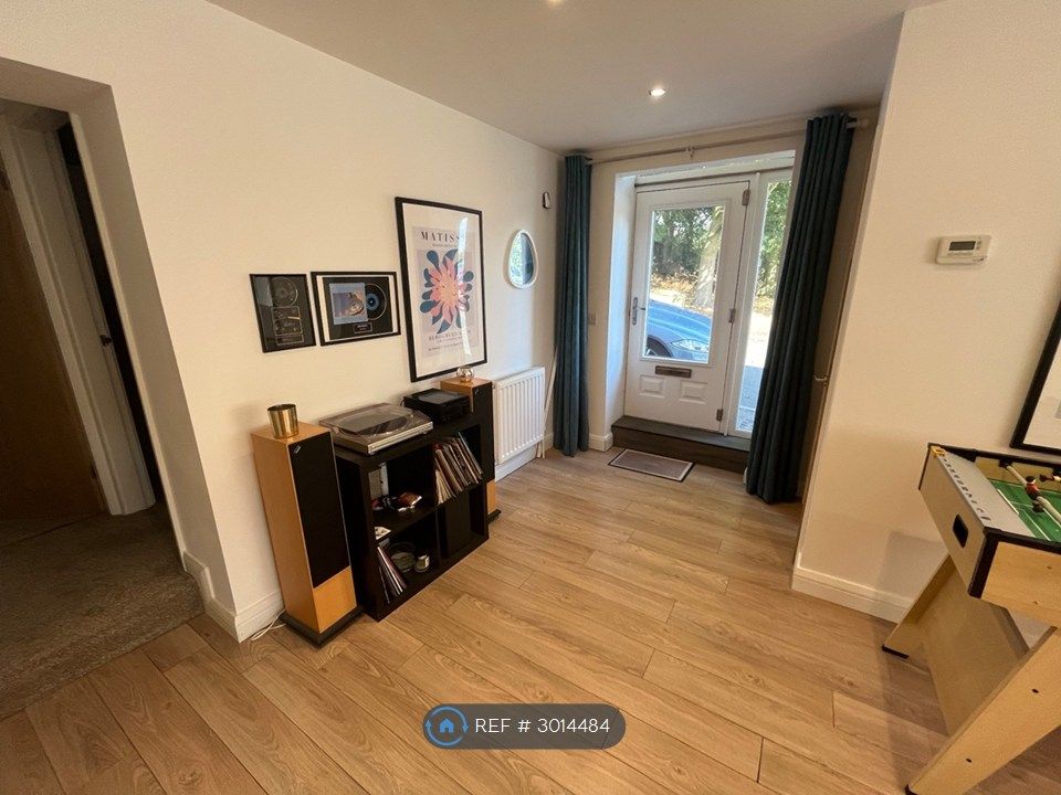Property photo 2 of 25