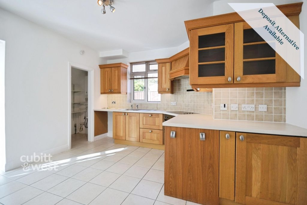 Property photo 2 of 14 39 Rectory Road - 4