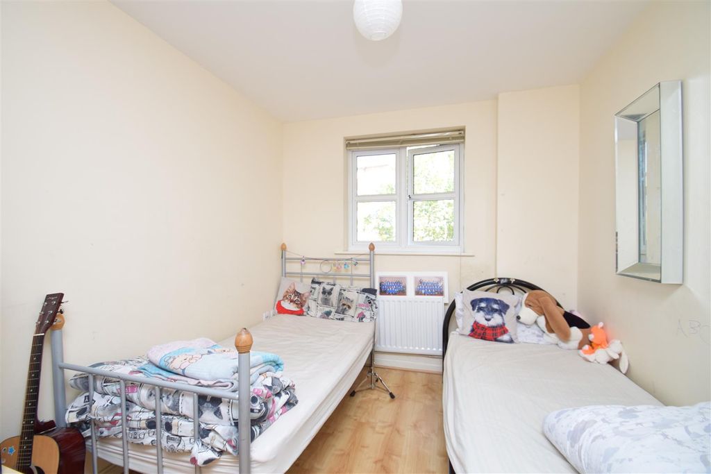 Property photo 3 of 8 Bedroom