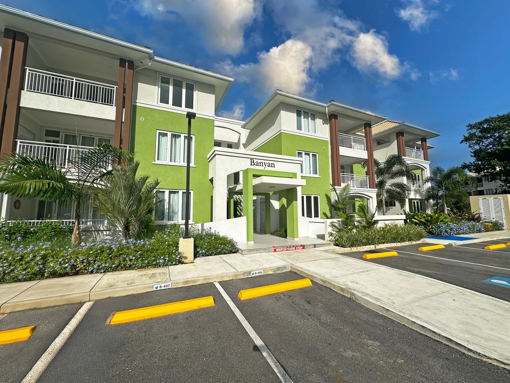 Property photo 2 of 14 Banyan Unit In The Estates
