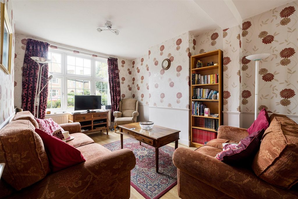 Property photo 2 of 20 Ardleigh Road, E17