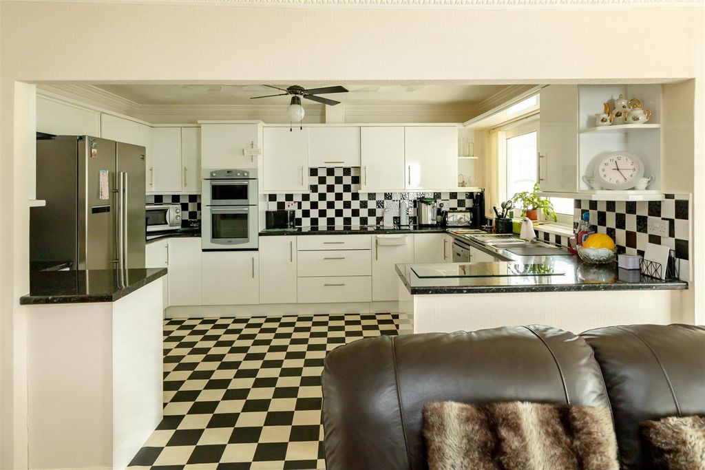 Property photo 3 of 25 Untitled-2954.Jpg