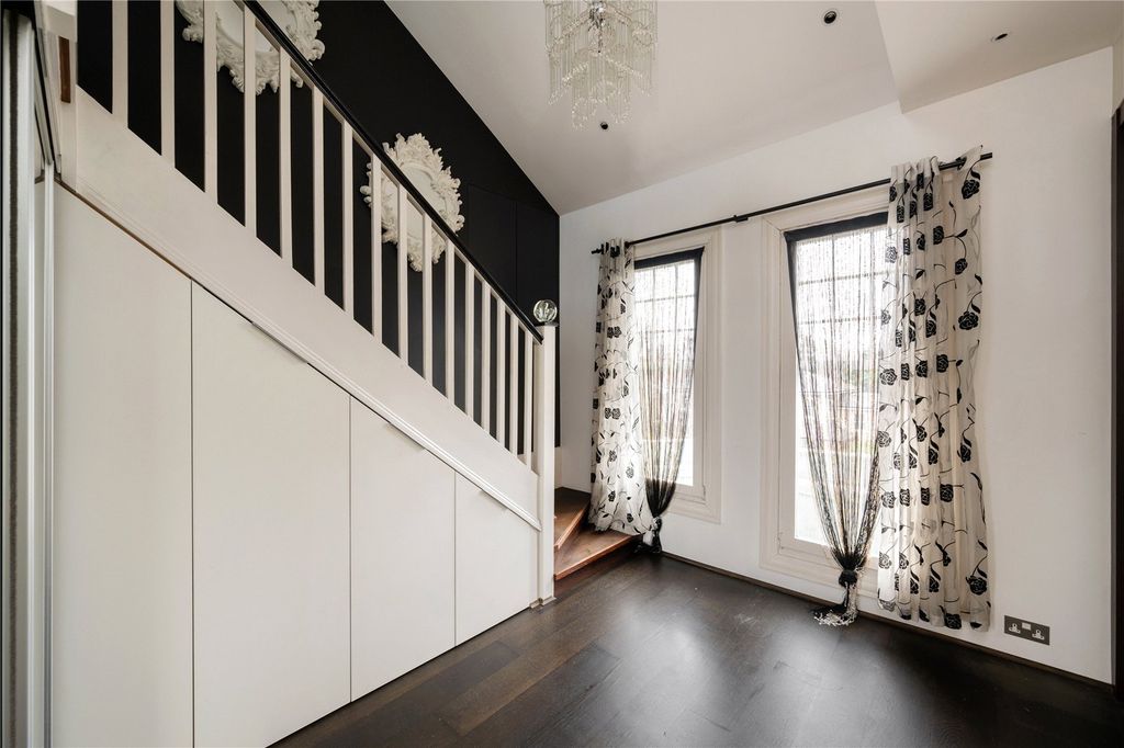 Property photo 3 of 34 Picture No. 02