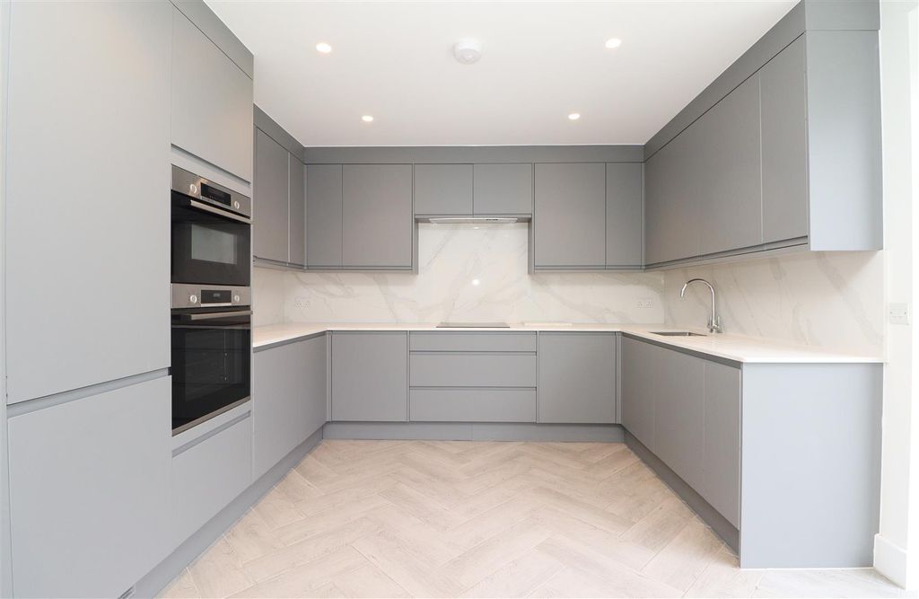 Property photo 3 of 33 Img_5557.Jpg