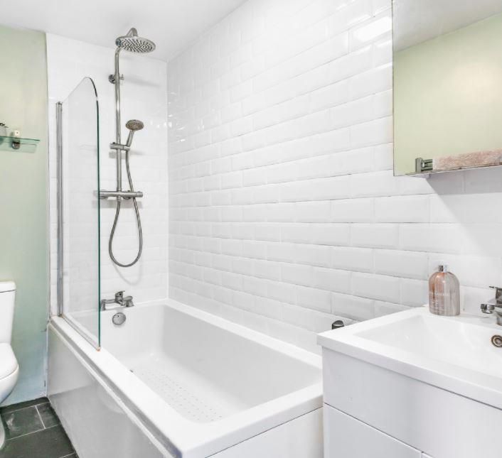 Property photo 3 of 8 Bathroom.Jpg