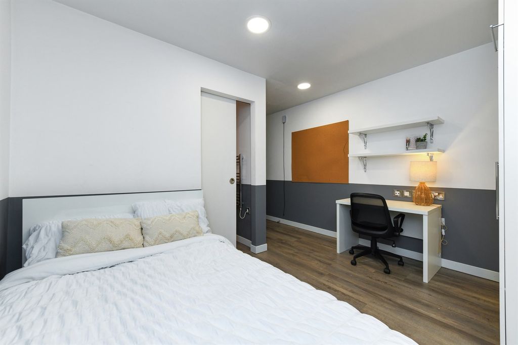 Property photo 1 of 5 (Main)