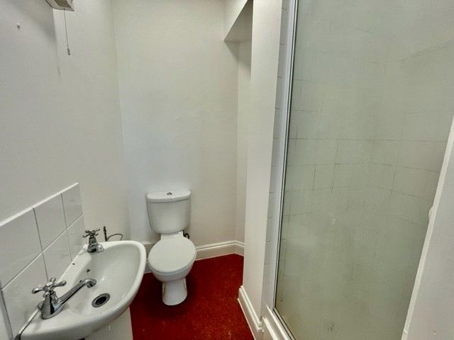 Property photo 2 of 3 Private Bathroom