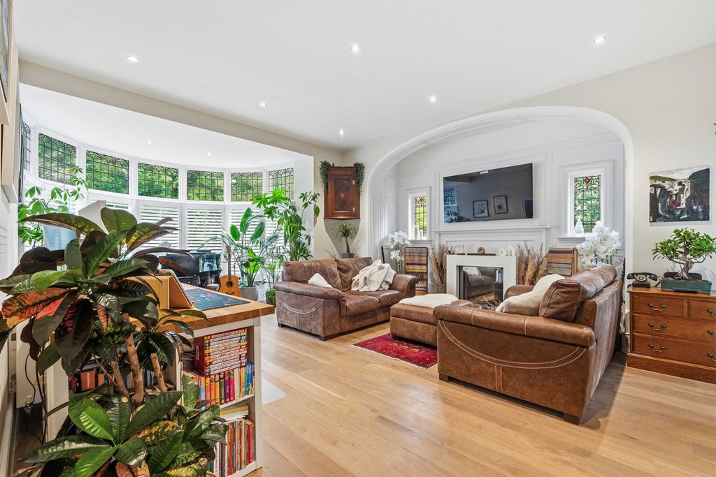 Property photo 2 of 48