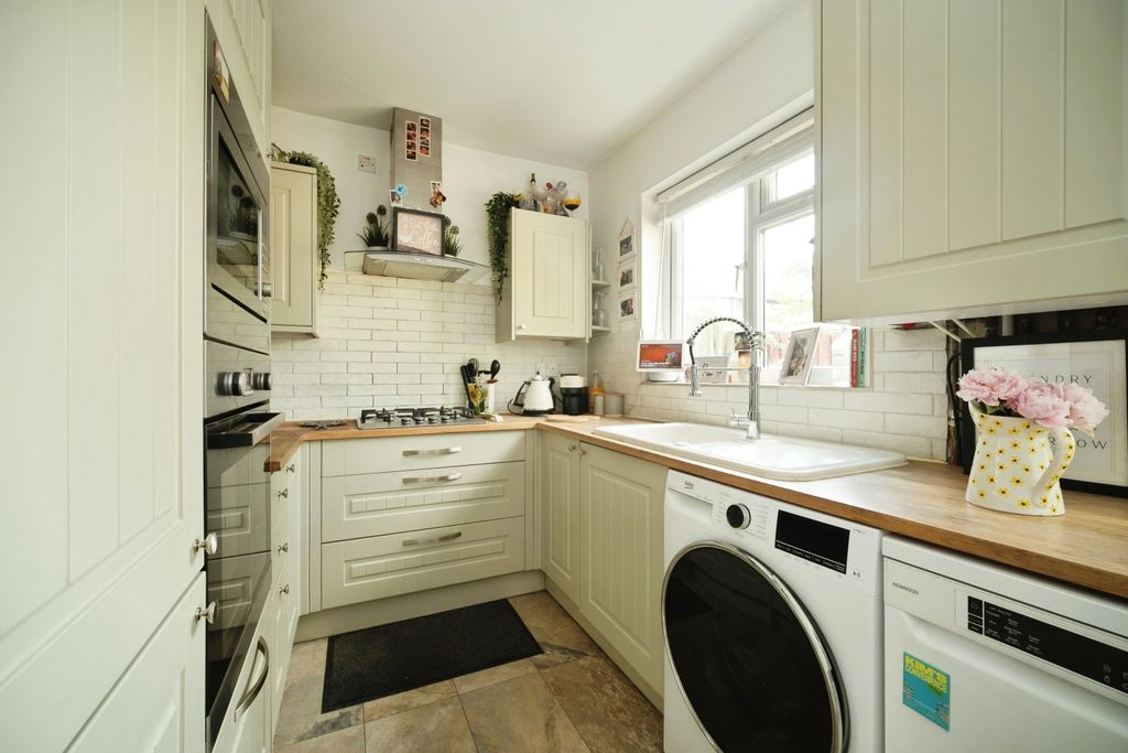 Property photo 2 of 20 Kitchen