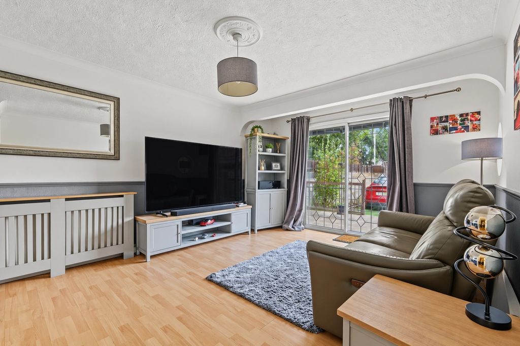 Property photo 2 of 16 5676533