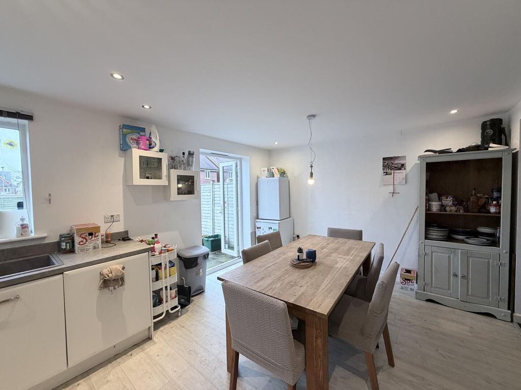 Property photo 3 of 28 Kitchen