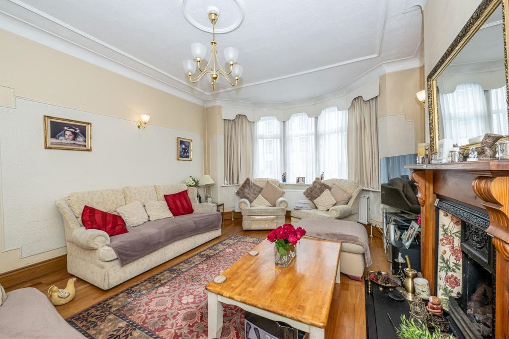 Property photo 3 of 12