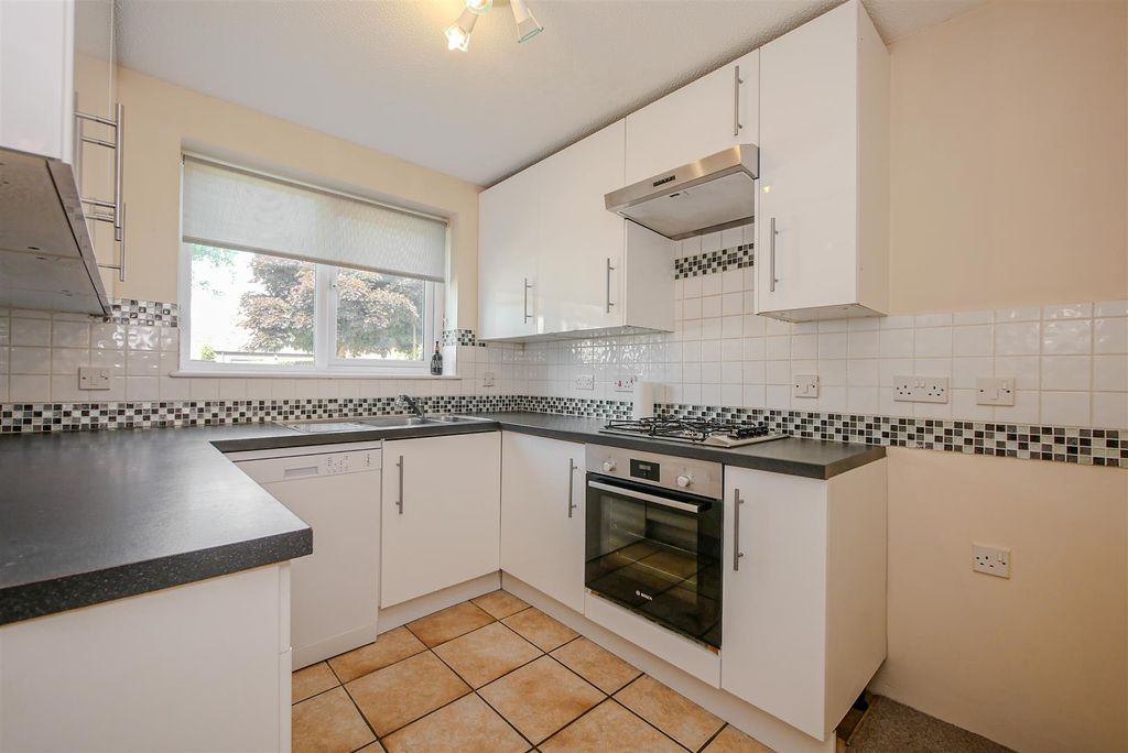 Property photo 3 of 14 Kitchen