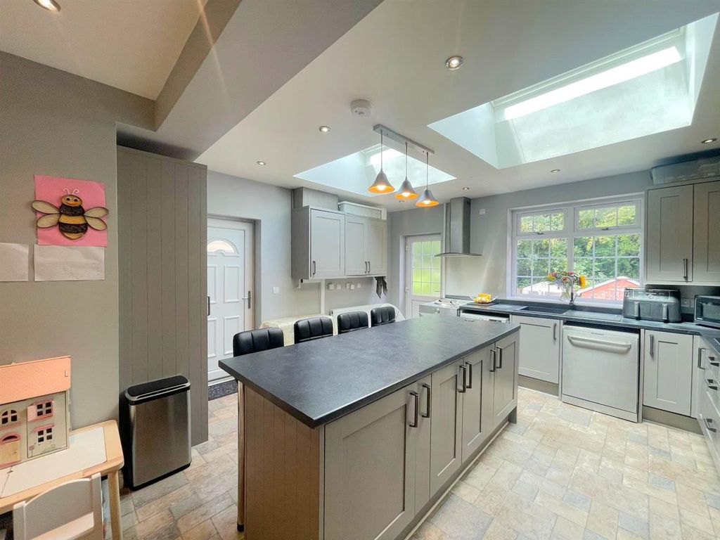 Property photo 2 of 13 Kitchen / Diner