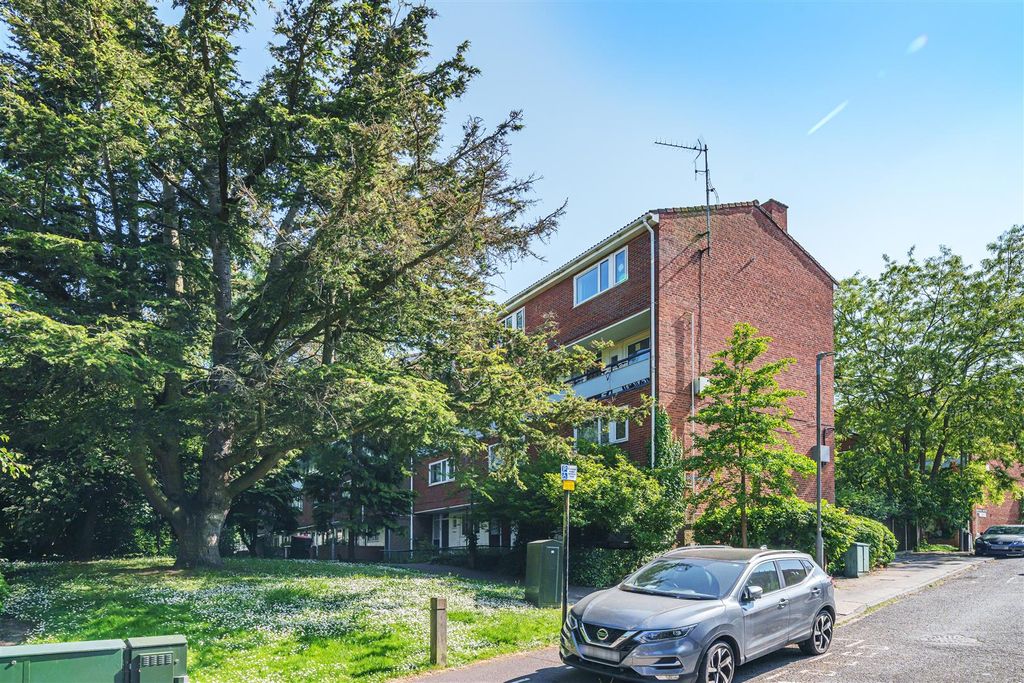 Property photo 1 of 11