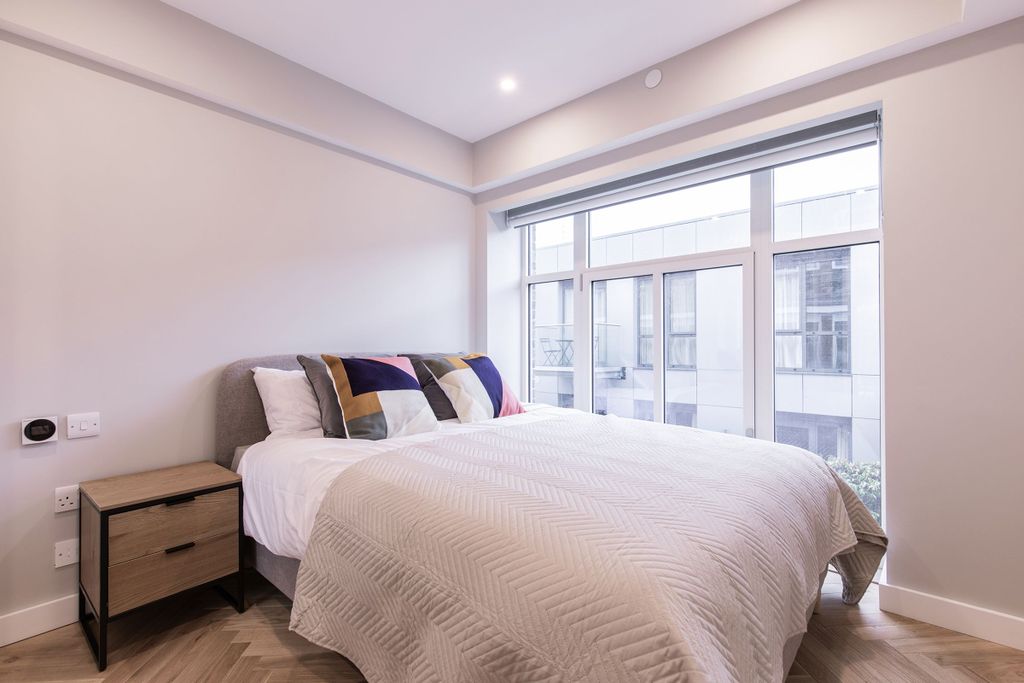 Property photo 3 of 18 Bedroom (Example)