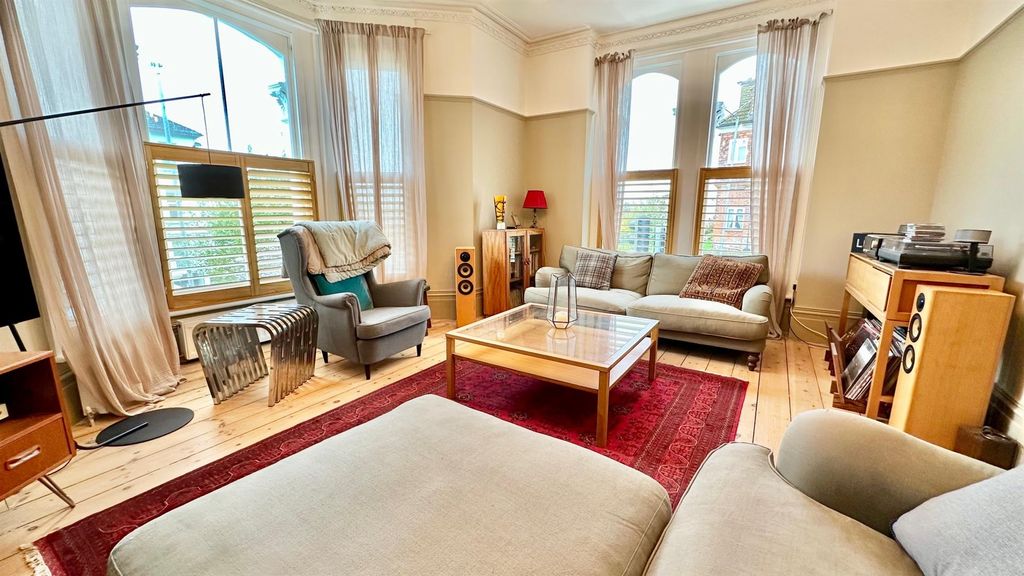 Property photo 1 of 39