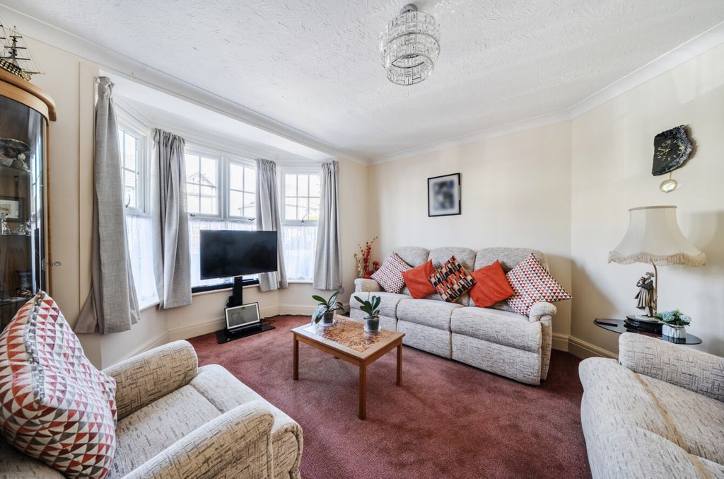 Property photo 3 of 14 1488499-33-6A553d...