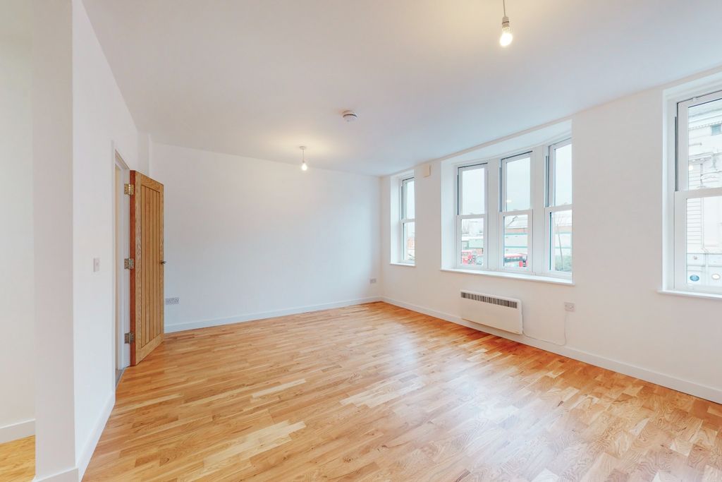 Property photo 3 of 12 2428513