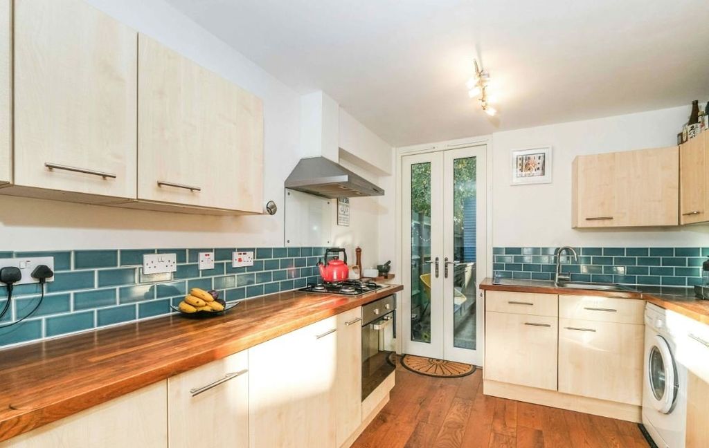 Property photo 2 of 7 Kitchen