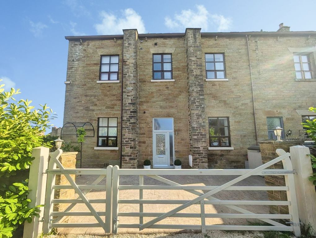 Property photo 1 of 21 Front External