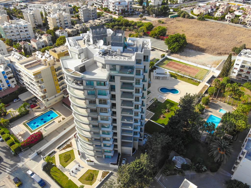 Property photo 1 of 31