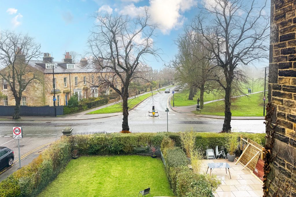 Property photo 2 of 11 2