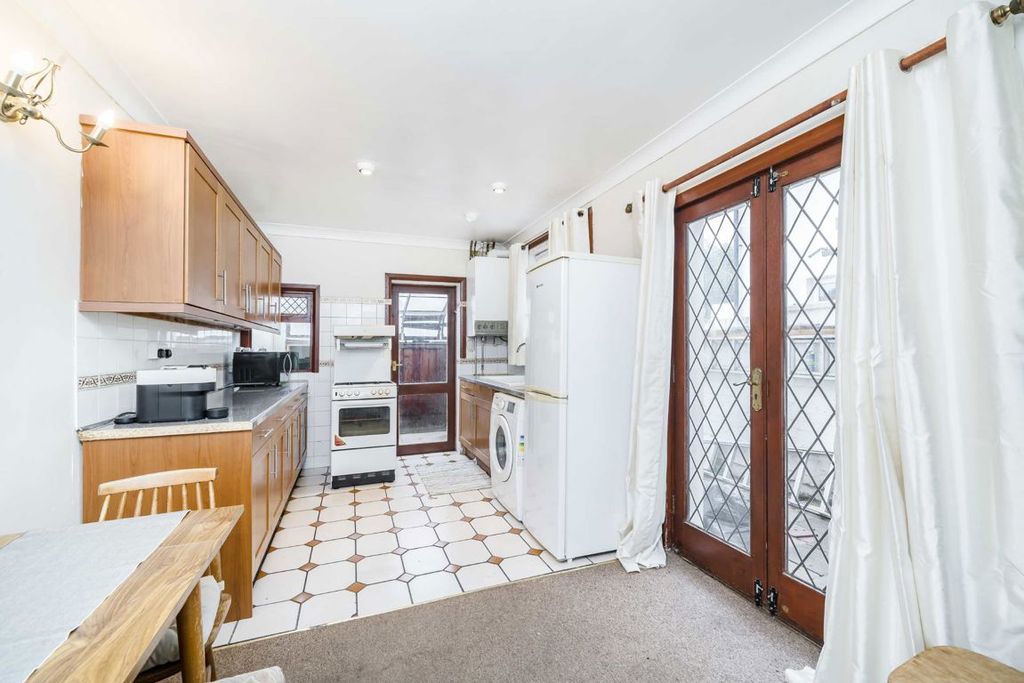 Property photo 2 of 6