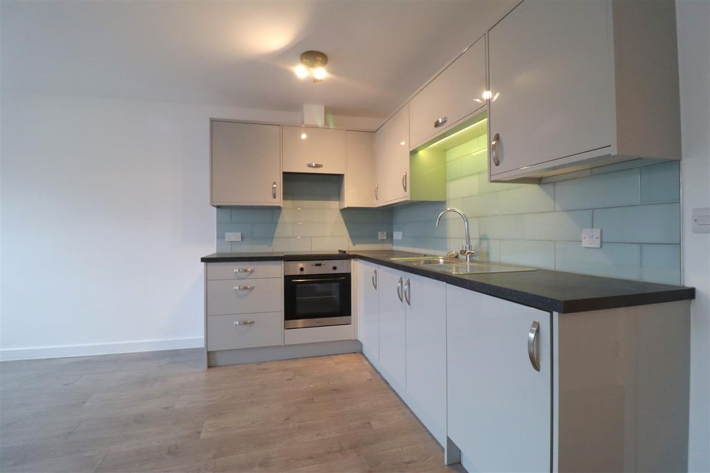 Property photo 2 of 8 Kitchen.Jpg