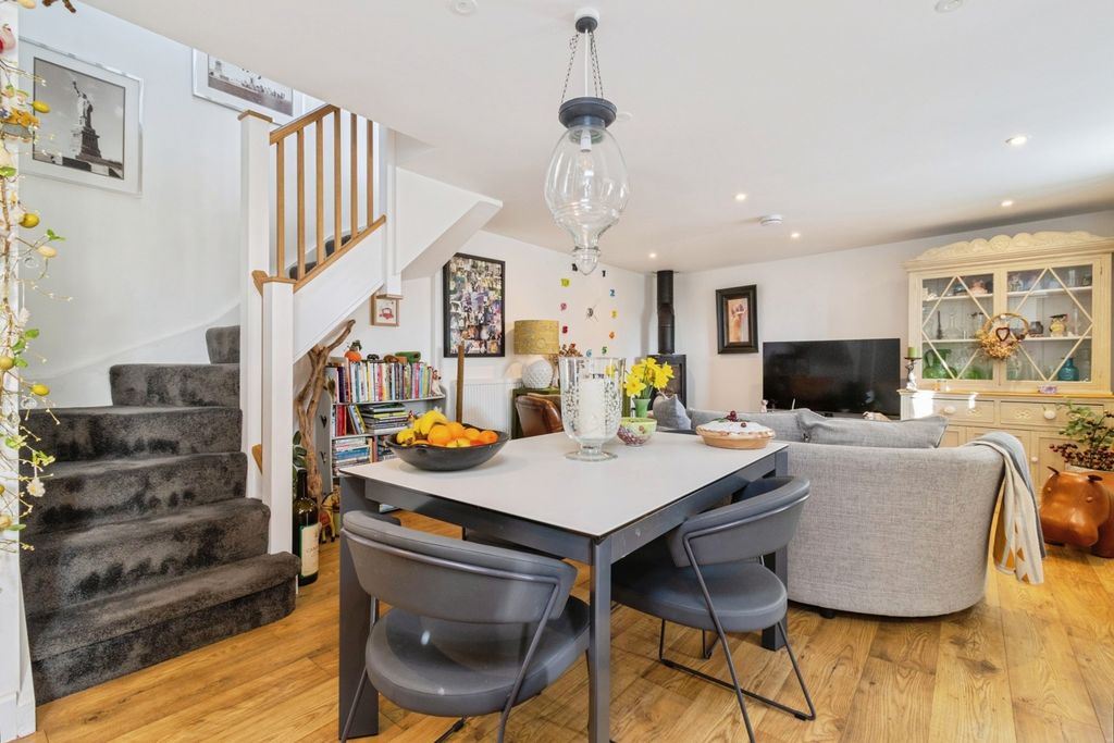 Property photo 3 of 20 Dining Area