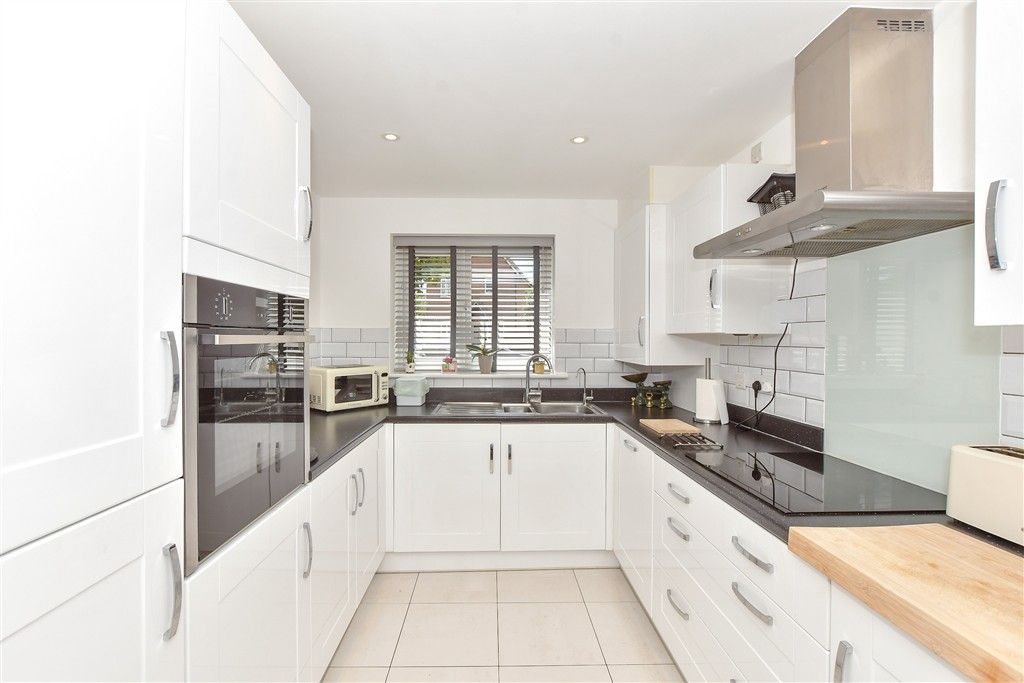 Property photo 3 of 13 Kitchen