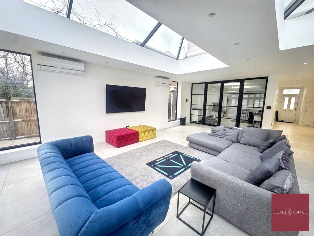 Property photo 2 of 32 Thumbnail_Img_1072.Jpg