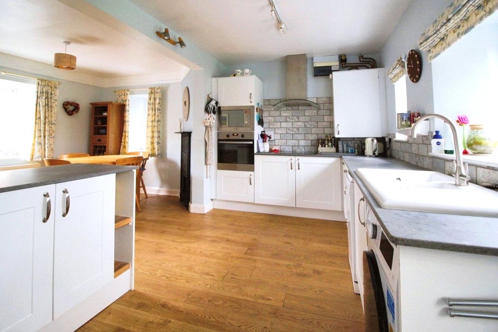 Property photo 2 of 16 Picture No. 21