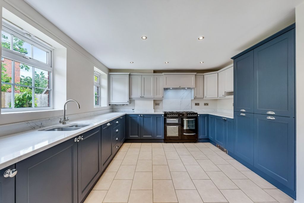 Property photo 2 of 22 4219124