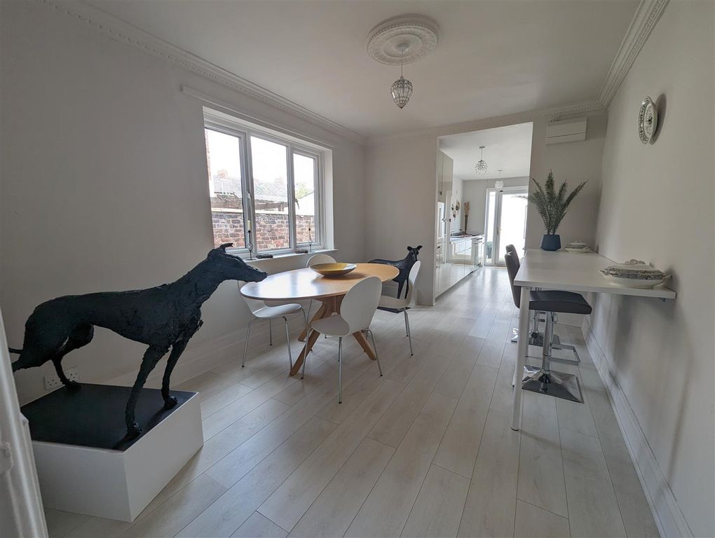 Property photo 2 of 21 Breakfast Room