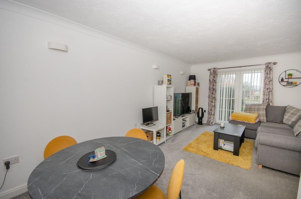 Property photo 3 of 11 Lounge-Diner.Jpg