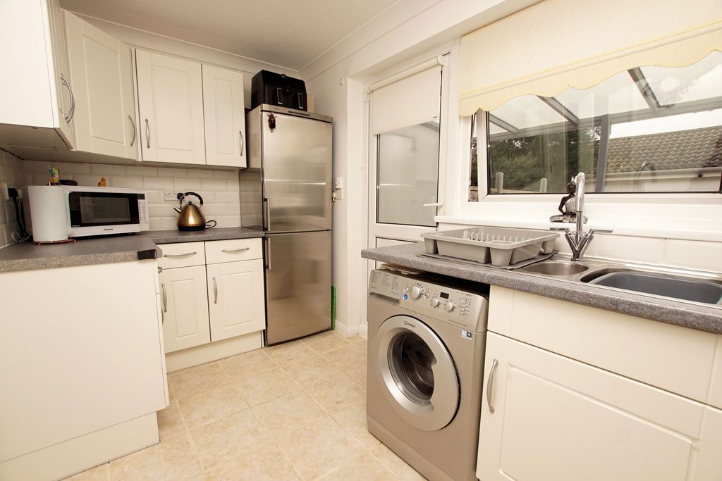 Property photo 3 of 12 Kitchen