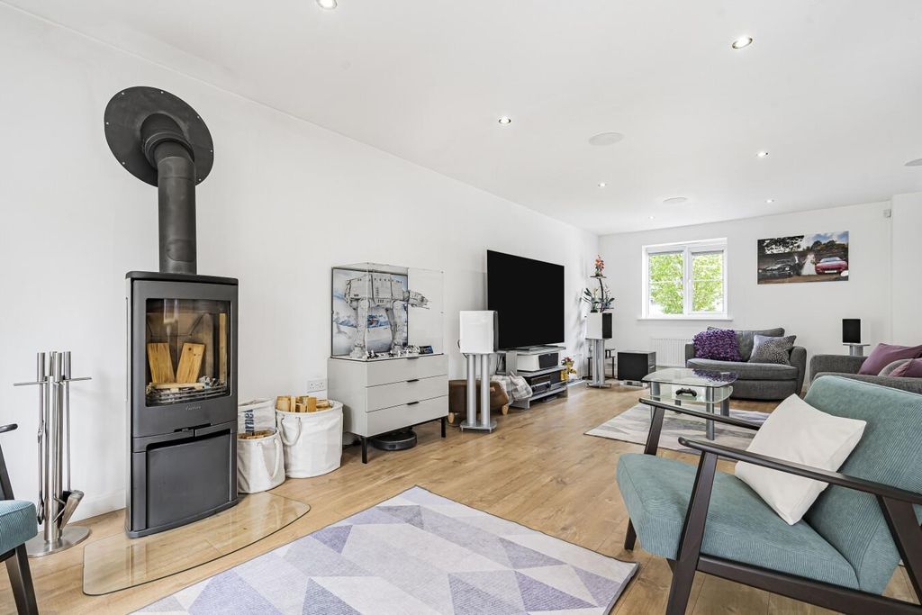 Property photo 2 of 32 3955563_Preview.Jpg