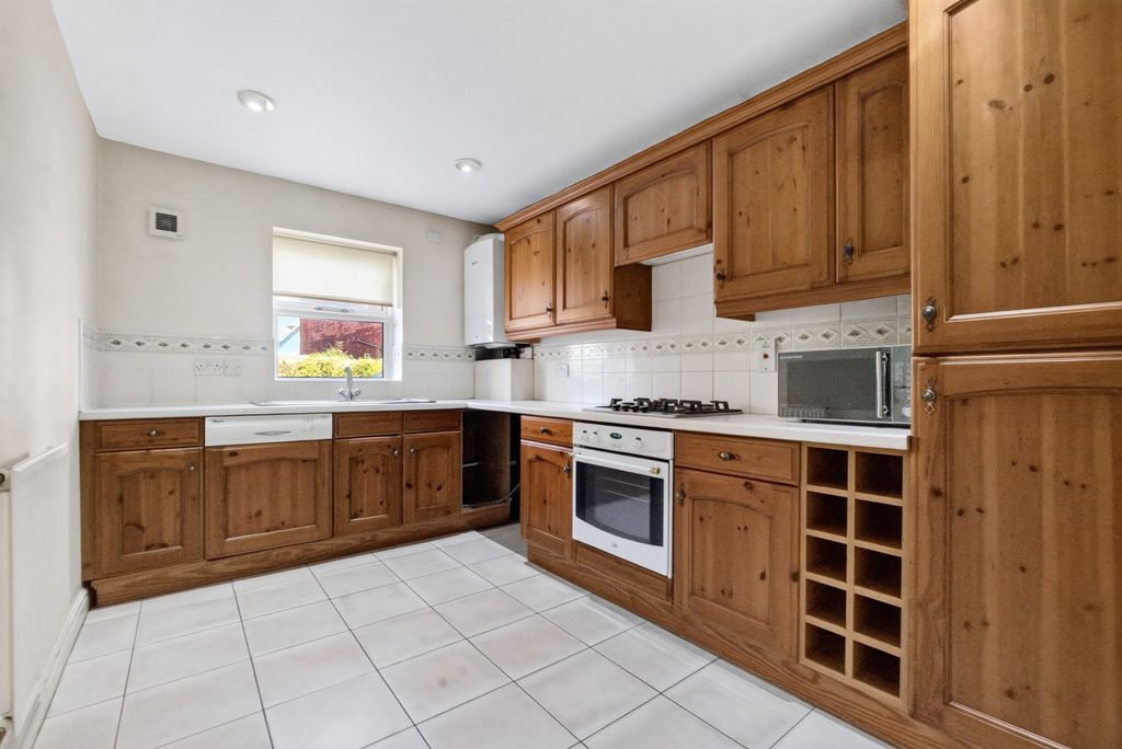 Property photo 2 of 18 Kitchen