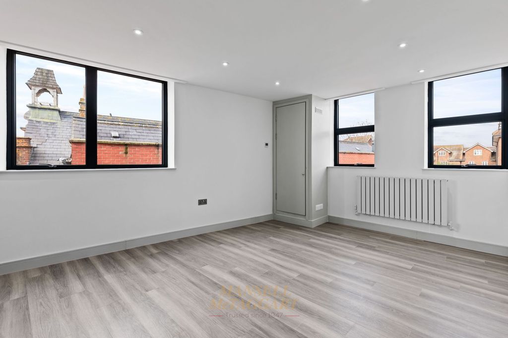 Property photo 3 of 5