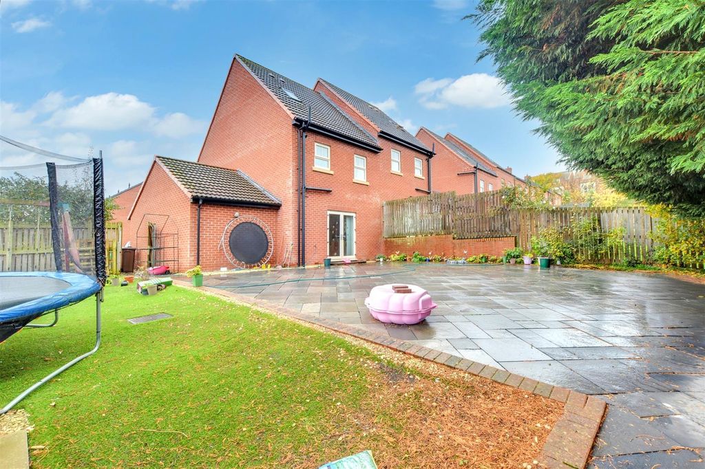 Property photo 2 of 17 Garden_4.Jpeg