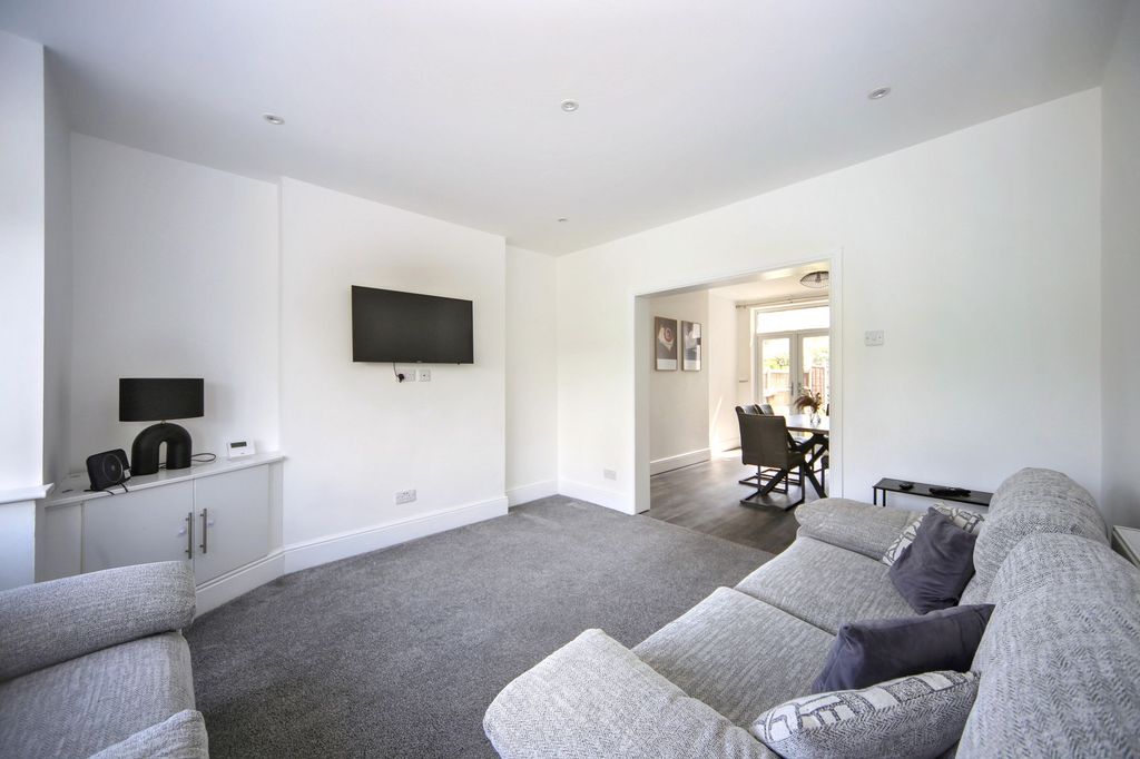 Property photo 3 of 18
