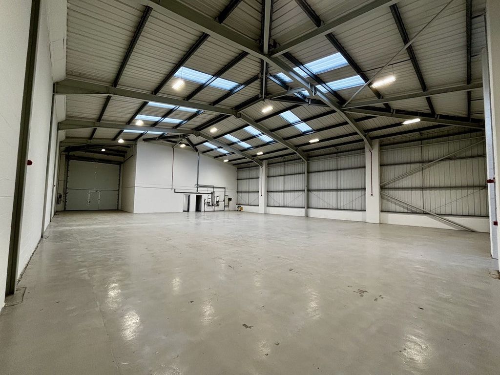 Property photo 2 of 6 Unit 3 Caxton Park Bedford Warehouse Internal.Jpeg