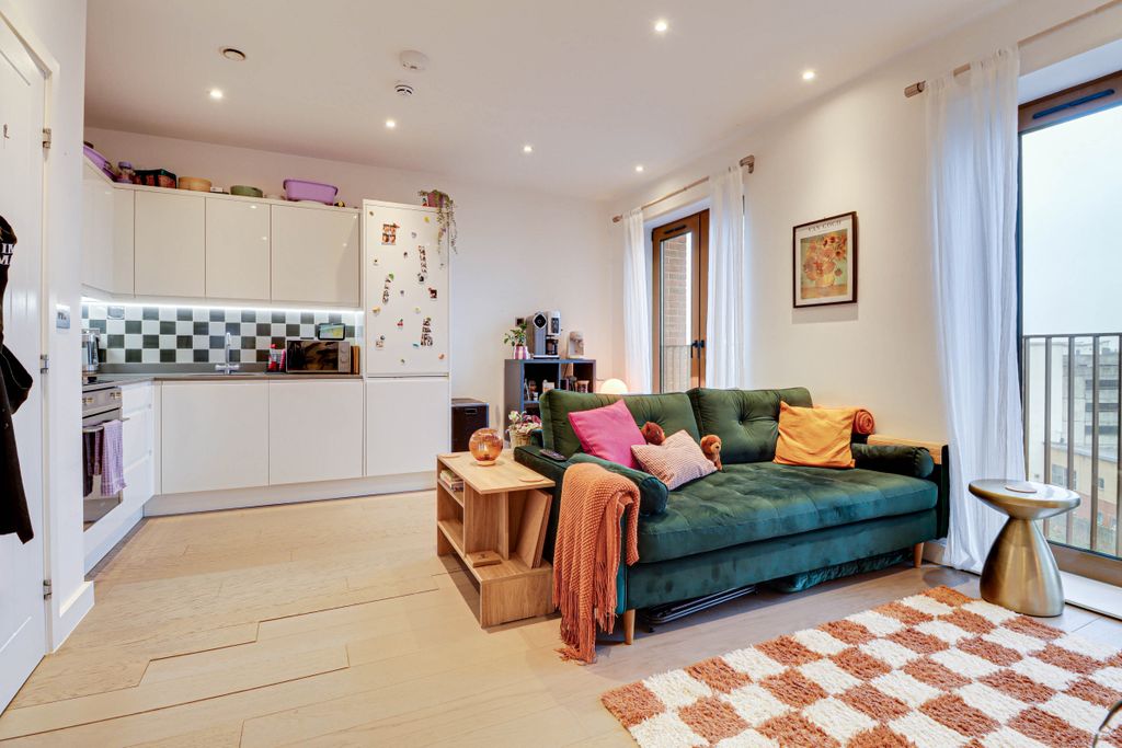 Property photo 3 of 16 Img2871Img2873