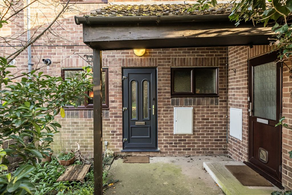 Property photo 1 of 12 1425582-19-69B98E...