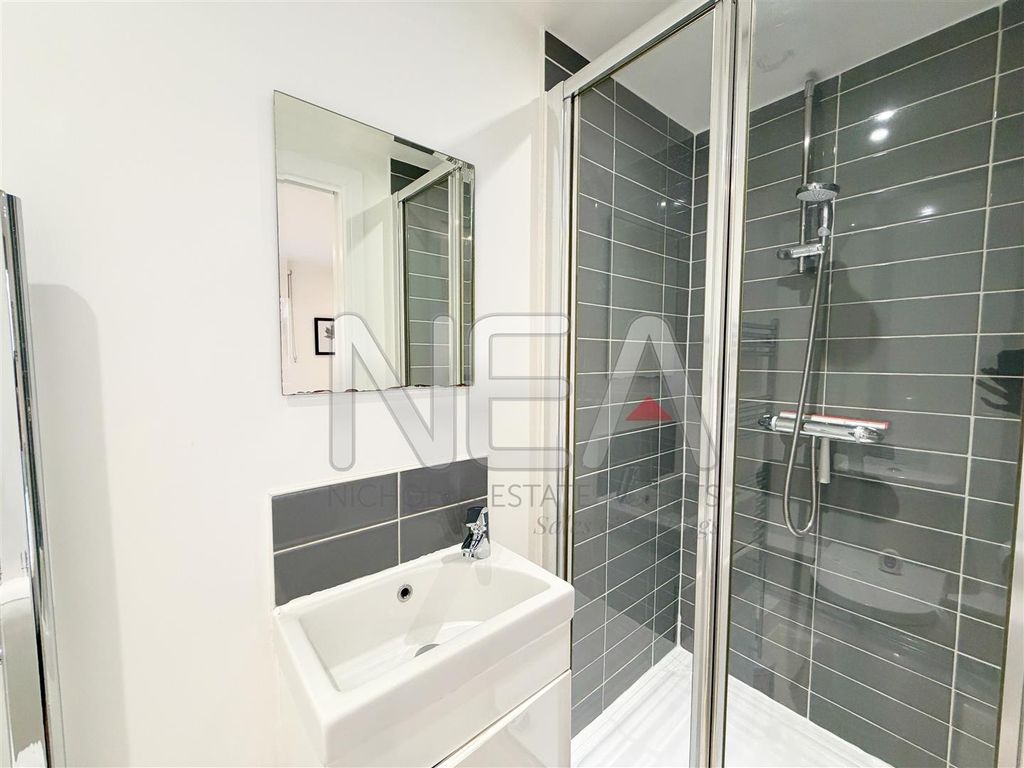 Property photo 3 of 14 En Suite