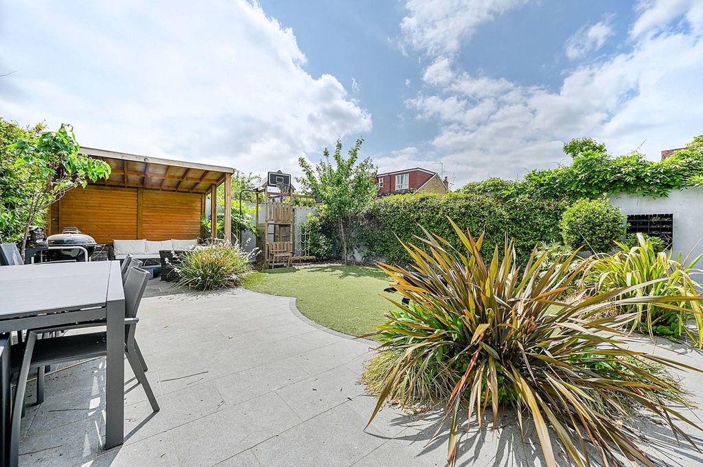 Property photo 1 of 19