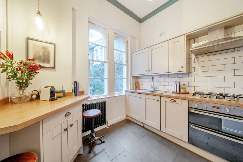 Property photo 3 of 8 Picture No. 12